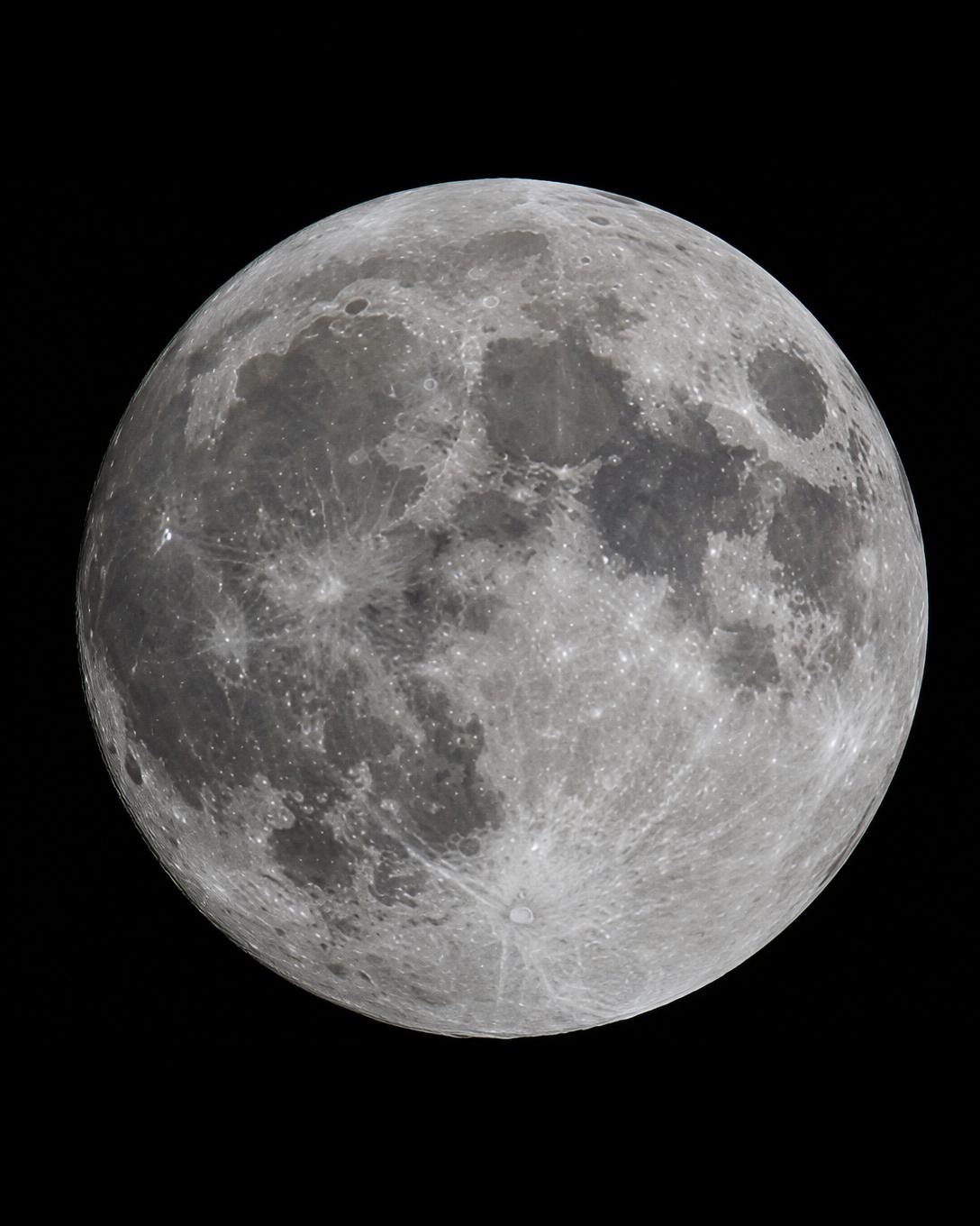 Detalhes da Lua pelo Telescópio
